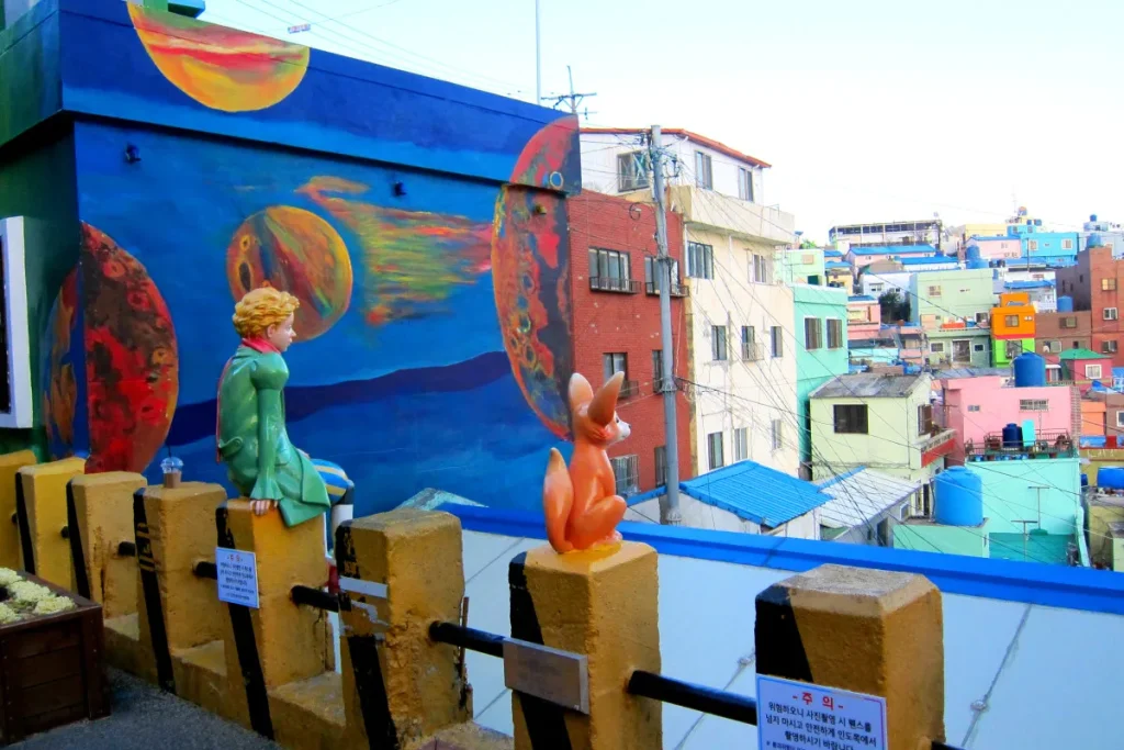gamcheon culture village statue