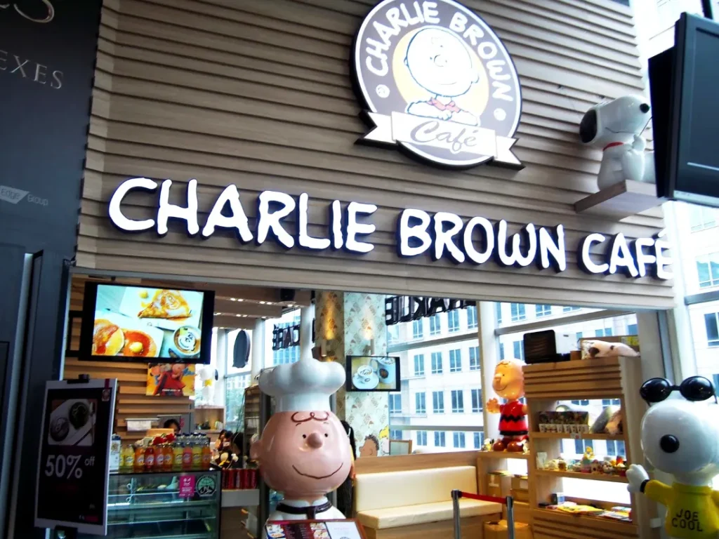 charlie brown cafe