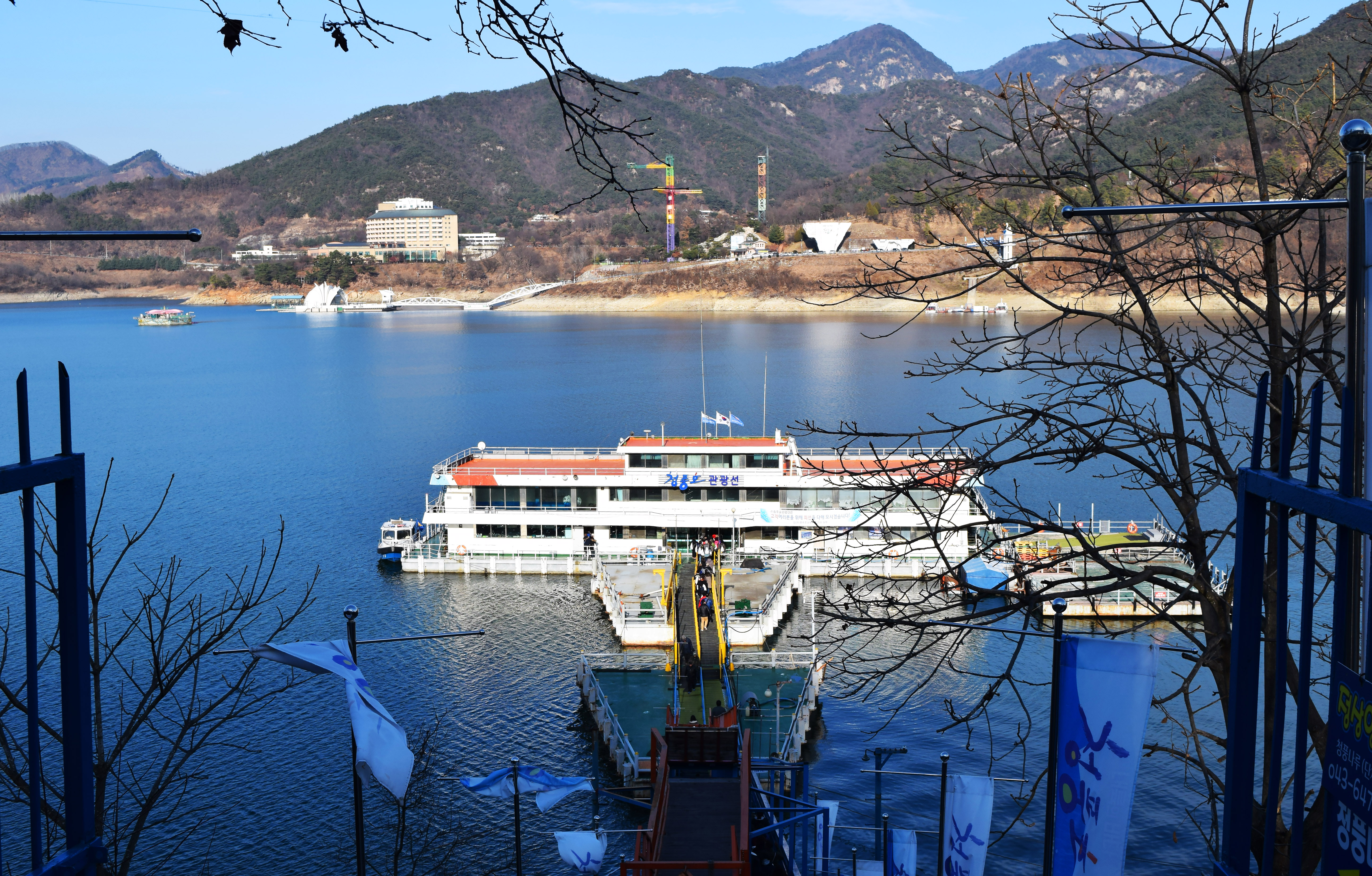 Ferry sur le lac de Jecheon