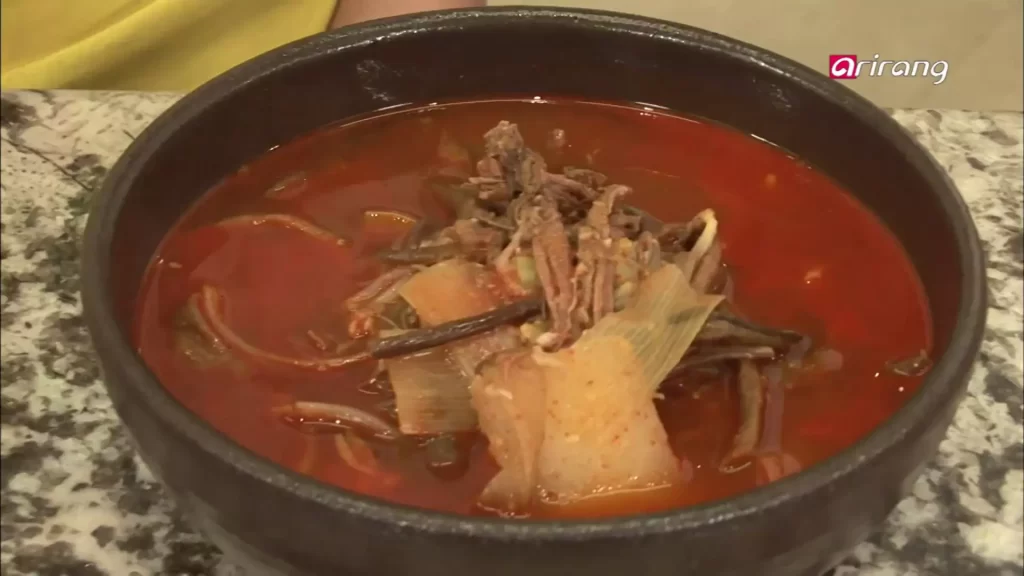 yukgaejang servi dans un bol