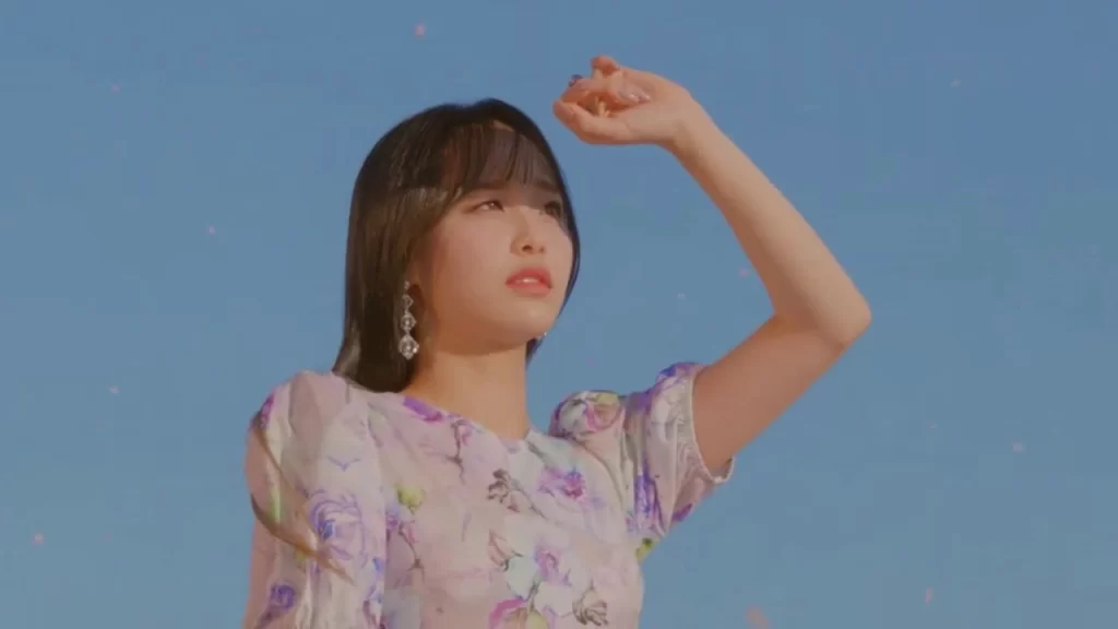 Chuu dans le clip « Why Not? »