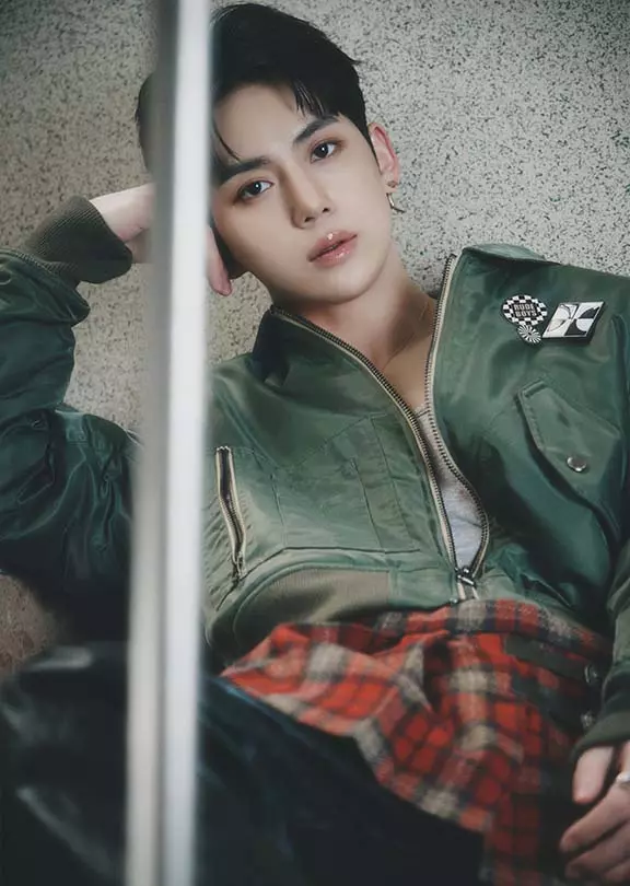 DRIPPIN comeback MAZE concept photo 1 HWANGYUNSEONG