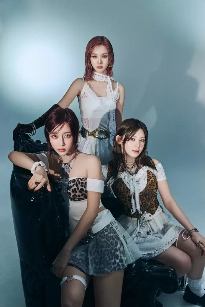 Sumin, J, Seeun pour l’album « Metamorphic »