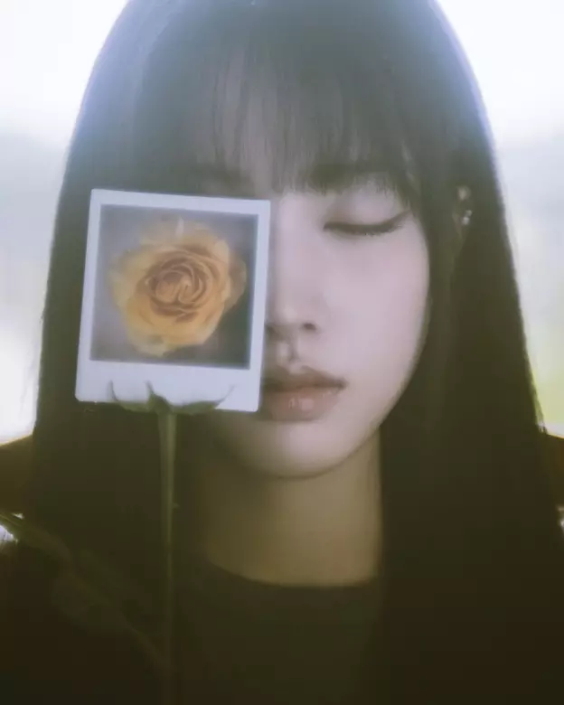 Yoon pour l’album « Metamorphic »