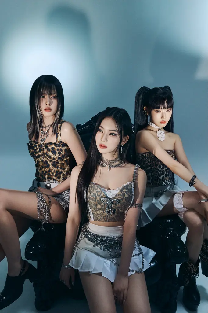 Yoon, Sieun et Isa pour l’album « Metamorphic »