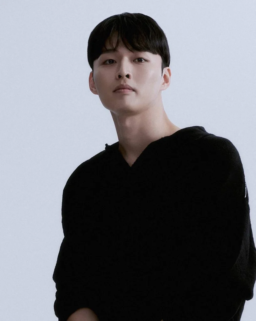 kim woo kyum Peafowl
