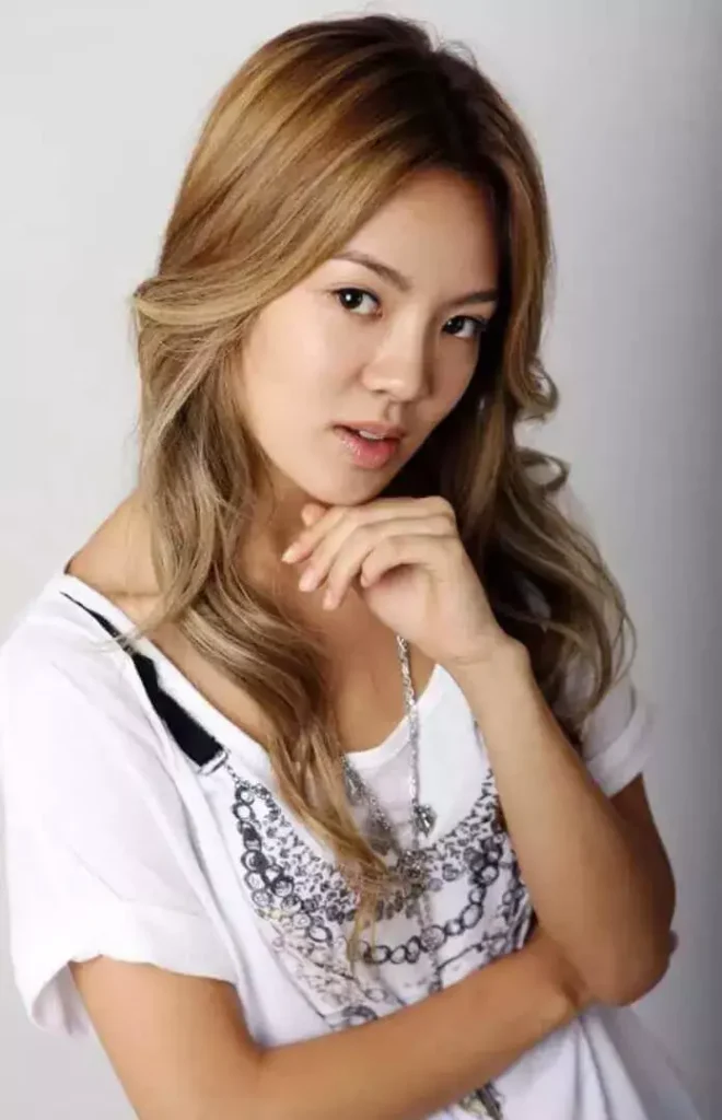 Hyo Yeon - Into the New World