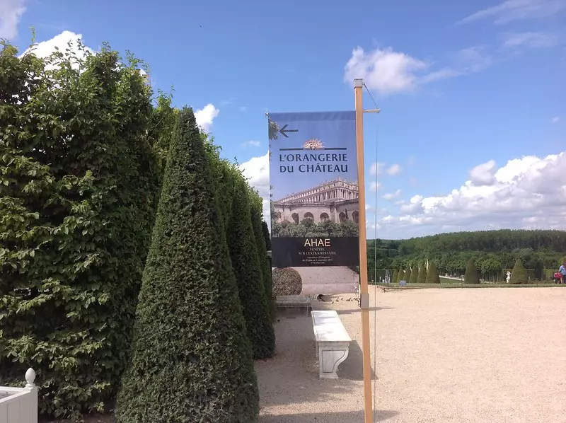 drapeau exposition versailles ahae